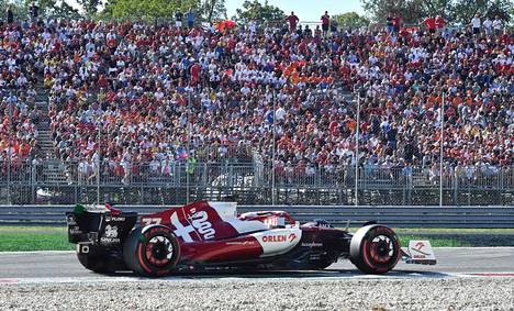 Valtteri Bottas oli Monzan aika-ajossa 12:s, mutta lähtöruuturangaistuksen vuoksi starttipaikka on 15:s.