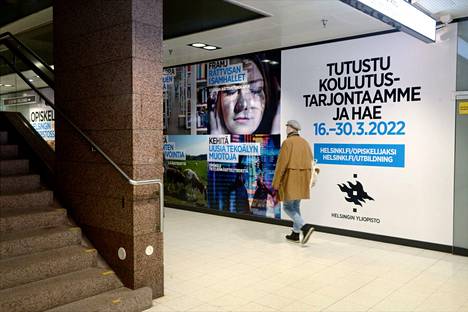 Perusopetuksen jälkeisen koulutuksen yhteishaun mainoksia Helsingin Yliopiston metroasemalla 21. helmikuuta.