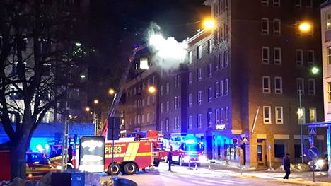 Tampereen Satakunnankatu 12:ssa syttyi tulipalo varhain sunnuntaiaamuna 16. tammikuuta. Paikalle hälytettiin seitsemän pelastuslaitoksen yksikköä. 