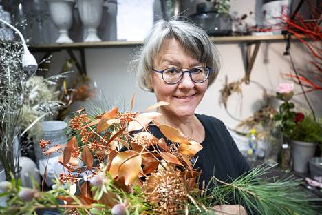 Nuorena Katri Sundvall ei yhtään tiennyt, mille alalle suuntaisi. Oma ura löytyi sitten puutarhasta ja kukkakaupasta. 