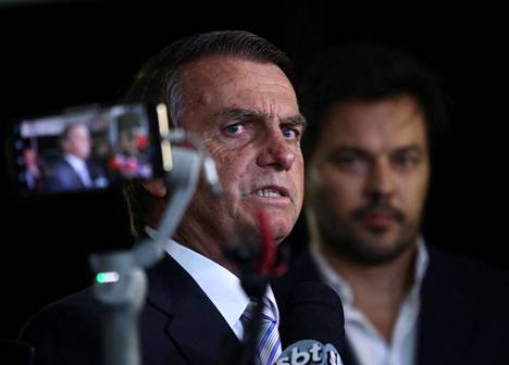 Brasilian ex-presidentti Jair Bolsonaro saapui vaaliväittelyyn presidentinvaalikampanjoiden ollessa vielä vauhdissa lokakuussa 2022.