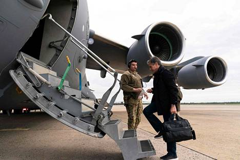 Yhdysvaltojen ulkoministeri Antony Blinken matkusti yhdessä puolustusministeri Lloyd Austinin kanssa Kiovaan tapaamaan Ukrainan presidenttiä Volodomyr Zelenskyiä.