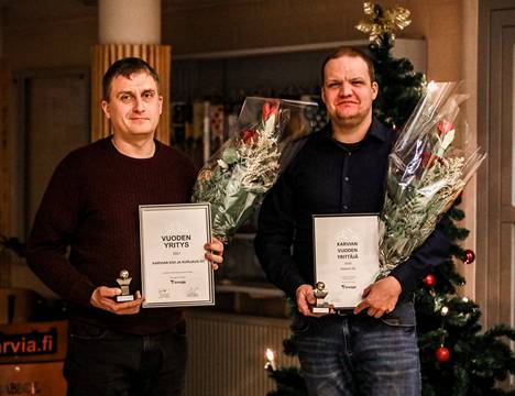 Samalla kerralla Karvian vuoden yrittäjän palkinnon saivat Rami Kuusisto (vasemmalla) ja Ossi Alatalo.