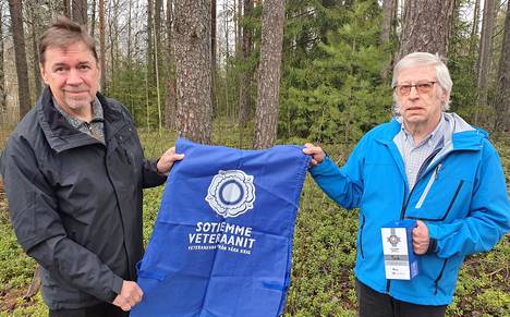 Viime vuonna Sotiemme Veteraanit -keräystä Keuruulla järjestivät keräyspäällikkö Hannu Kivi-Mannila ja Keuruun Sotaveteraanit ry:n puheenjohtaja Ero Lahti.