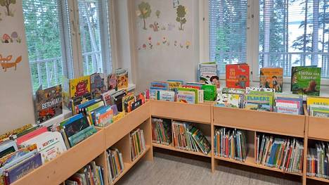 Tuoreen tutkimuksen mukaan esimerkiksi kaksi kolmesta lapsiperheellisestä oli käynyt lapsen tai lasten kanssa kirjastossa. Kuva Mänttä-Vilppulan kirjastosta.