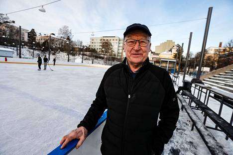 Koulukatu on tärkeä pala suomalaisesta jääkiekkoa ja se on sitä myös kiekkolegenda Lasse Oksaselle. Tekojääradalla Ilveksen tähtipeluri pääsi pelaamaan jo teini-ikäisenä.