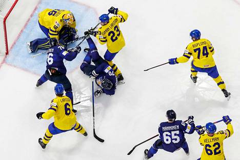 Ruotsi voitti Suomen MM-kisojen alkulohkossa voittolaukauskilpailussa.