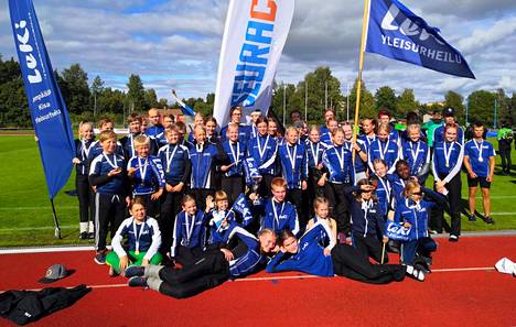 Lempäälän Kisan nuorten taitava ja monipuolinen ryhmä juhli viime lauantaina Raaseporissa kultamitalit kaulassa.