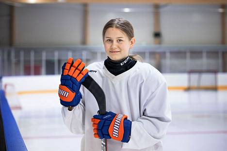 Nokialainen jääkiekkoilija Sanni Vanhanen on voittanut pronssia jääkiekon alle 18-vuotiaiden naisten MM-kilpailuissa.
