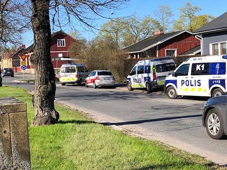 Poliisi suoritti usean partion operaatiota sunnuntaina Porissa Rauhanpuistossa.