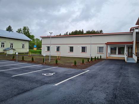 Esperin uusi hoivakoti Iltala avautuu kesäkuun alkupäivinä Mouhijärven Uotsolassa. Vasemmalla näkyy Lounaskahvila Signen kiinteistö.