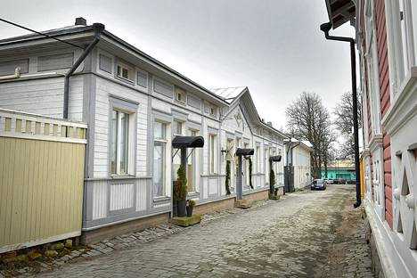 Asunnoiksi ei, majoitustila käy. Vanhan Rauman yhden liiketilan voi ottaa majoituskäyttöön Vanhankirkonkadulla entisessä Wähä-Tallbon ravintolakiinteistössä. 