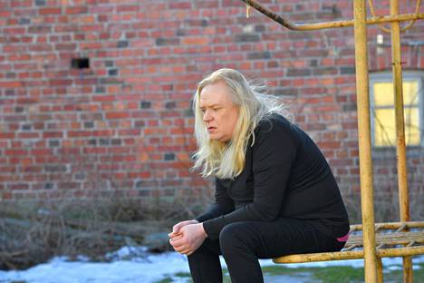 Jussi Hakulinen kuvattuna kotipihallaan Porin keskustassa maaliskuussa 2021.