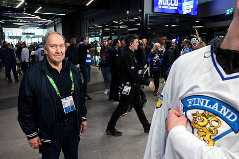 Entinen IIHF:n markkinointijohtaja Kimmo Leinonen kuvattiin Nokia-areenassa ennen Suomi–USA-ottelun alkua. 