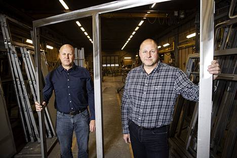 Nokialaiset veljekset Kimmo ja Tommi (oik.) Välimäki myivät perheyrityksen Metallityö Välimäen ruotsalaisille, mutta jatkavat yhä firman operatiivisessa johdossa.