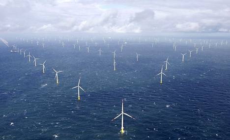 Amrumbank West on Saksalle kuuluva tuulivoimalaitos Pohjanmerellä, lähellä Pohjoisfriisein saariin kuuluvaa Amrunin saarta. Laitoksessa pyörii 80 tuuliturbiinia kukin noin 3,6 megawatin teholla. Roottoreiden läpimitta on 120 metriä. Laitos valmistui vuonna 2015. Tuulivoimaloiden teho on kasvanut moninkertaiseksi viimeisen 25 vuoden aikana.
