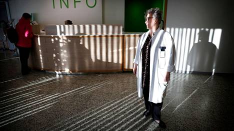 Lääkäri Heidi Luotolahti-Pitkäranta on ottanut tehtäväkseen jakaa oikeaa tietoa koronarokotteista. Toiminta on kuin taistelua pahan valtoja vastaan, sillä tietoa väärennetään uskomattomalla vaivalla.