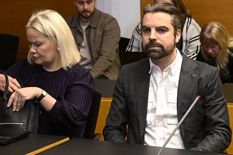 Vastaamon entiselle toimitusjohtajalle Ville Tapiolle luettiin syytteet Helsingin käräjäoikeudessa torstaina 2. maaliskuuta. 