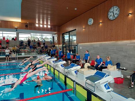Kevätuinnit kokosivat yhteensä reilut 200 uimaria Kankaanpäähän.