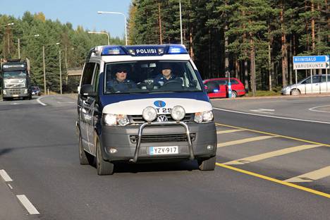 Poliisi otti tiistaina Kankaanpään seudulla viisi henkilöä kiinni epäiltynä tarrorismirikoksista.