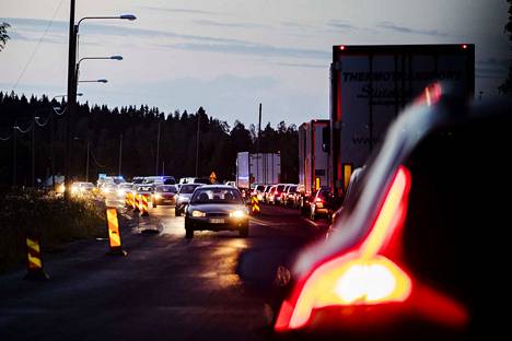 Ensimmäinen tapahtumapaikka sijaitsee Hämeenkyrössä, Tampereelta tullessa heti valtatien tietyömaan jälkeen. Tällä paikalla poliisi ohjasi illan aikana liikennettä. Liikenne ruuhkautui tapahtumapaikan liepeillä kello 21.15.