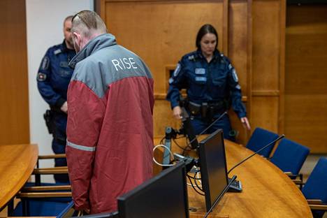 Tampereen Multisillan henkirikoksen käsittely jatkui perjantaina Pirkanmaan käräjäoikeudessa, jossa tamperelaismies tuomittiin 12 vuoden vankeuteen murhasta. Kuva on otettu 28. huhtikuuta alkaneesta käsittelystä.