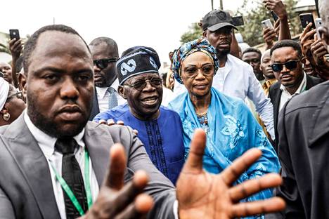 Presidenttiehdokas Bola Tinubu ja hänen vaimonsa Oluremi Tinbu kuvattiin Lagosin osavaltiossa 25. helmikuuta. 