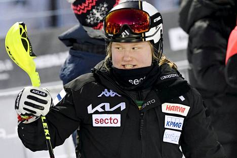 Rosa Pohjolainen on Suomen alppihiihtolupaus.