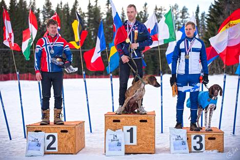 Sastamalalainen Pekka Niemi (oikealla) voitti tällä viikolla valjakkohiihdossa sekä MM-pronssia että -hopeaa.