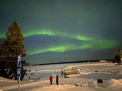  Nämä tulet nähtiin helmikuussa 2022 Näsijärven yllä Tampereella.