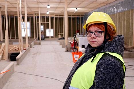 Merja Sjöblom kävi tutustumassa Kokemäen uuden päiväkodin rakennustyömaahan marraskuussa 2020. Tänä kesänä hän siirtyy Kokemäeltä Nakkilaan. 