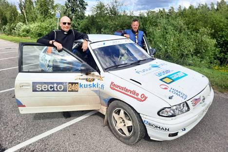 Henri Tuomisto ja Jukka Rasi pääsivät nautiskelemaan Opel Astralla Vetomies-rallissa viisi MM-rallin pikistä.