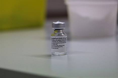 Koronavirusrokotteen saaneista pieni osa on tehnyt ilmoituksen haittavaikutuksista.