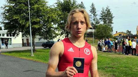 Antti Sainio juoksi tuplamestariksi viime vuoden elokuussa 16-vuotiaiden SM-kisoissa Hyvinkäällä. Parhaillaan hän kisaa Jerusalemissa nuorten EM-mitaleista.