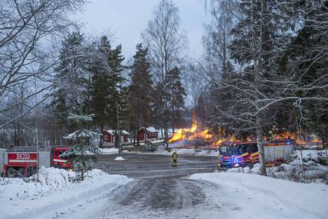 Rautjärven kirkko syttyi palamaan joulupäivän aamuna, 25. joulukuuta 2022.