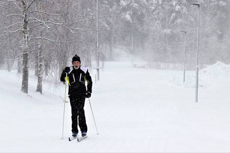 Turkulainen Matti Yli-Paunu oli tiistaina ensimmäistä kertaa tänä talvena Kerttulassa hiihtämässä. ”Täällä on ehdottomasti Turun seudun parhaat ladut”, mies sanoo.