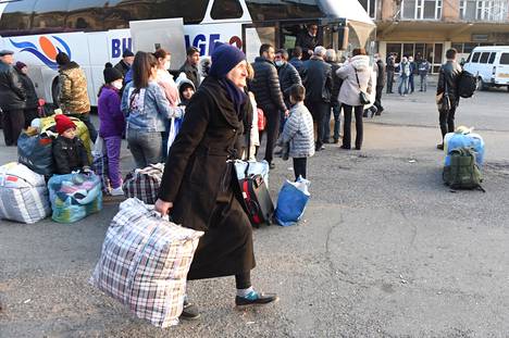 Pakolaiset olivat viime viikolla lähdössä Armenian pääkaupungista Jerevanista takaisin Vuoristo-Karabahiin ja sen pääkaupunkiin Stepanakertiin. 