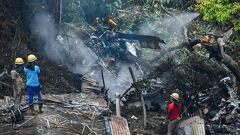 Intian puolustusvoimien komentajaa kuljettanut helikopteri syöksyi maahan Tamil Nadun osavaltiossa lähellä Coonoorin kaupunkia Intiassa.
