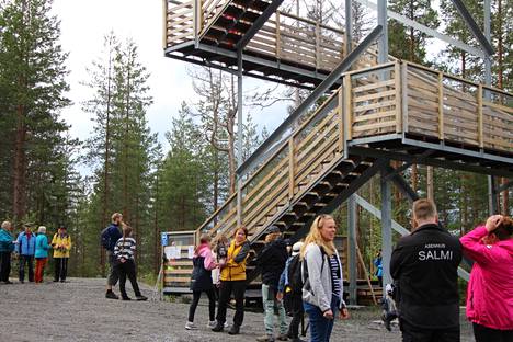 Pohjaslahden kyläyhdistys Puhurin voimannäyte Palellusvuoren näkötorni avattiin yleisölle toukokuussa 2022. Kyläyhdistys palkittiin nyt Kunnon Kuntalainen 2022 -tunnustuksella.
