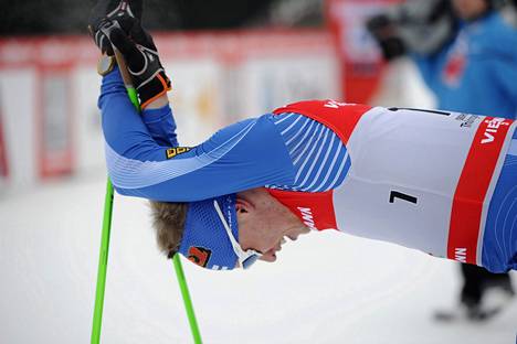 Iivo Niskanen osallistui ensimmäisen kerran Tour de Skille jo vuodenvaihteessa 2012–2013, vain 20-vuotiaana. Hän sai hyvin itsestään irti jo Oberhofin prologissa, joka jäikin silloin nuorukaisen ainoaksi startiksi kiertueella.