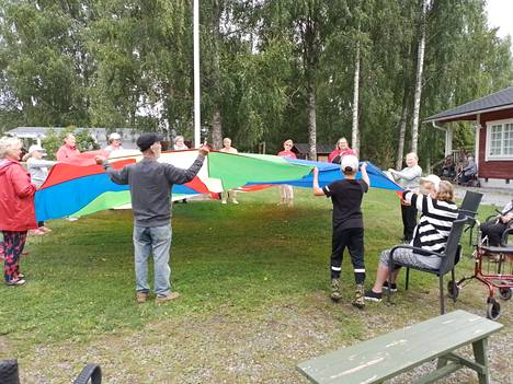 Sastamalan seurakunnan ja yhdistysten yhteistä leiripäivää vietettiin Kiikan Leiriaholla teemalla vihdoin yhdessä.