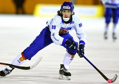 Tuomas Määttä pelasi ystävyysottelussa Ruotsia vastaan tammikuussa 2020.