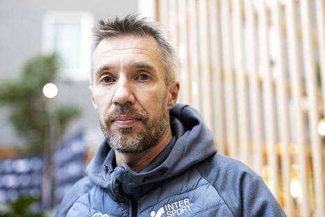 Hiihtomaajoukkueen päävalmentaja Teemu Pasanen on saamassa ykköstähtensä Iivo Niskasen mukaan Tour de Skille.