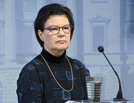 Johtava asiantuntija Liisa-Maria Voipio-Pulkki STM:stä tilannekatsauksessa 2. joulukuuta.