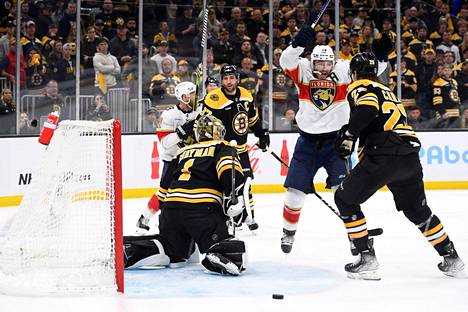 Florida Panthers tiputti runkosarjan voittaneen Boston Bruinsin pudotuspelisarjan seitsemännessä ottelussa.
