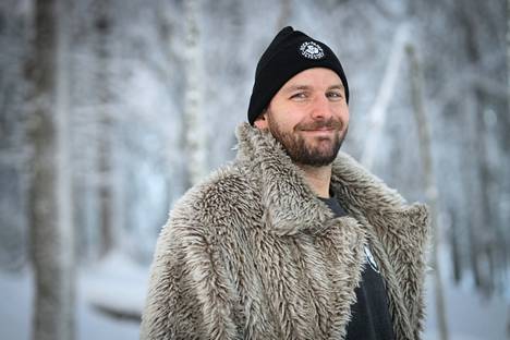 Olli-Pekka Ojansivu manageroi Perttu Hyväristä.