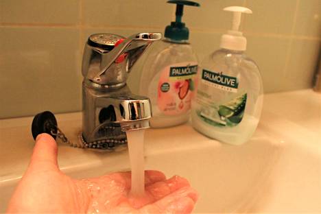 Ahkera ja huolellinen käsien pesu vedellä ja saippualla ehkäisee infektioiden, myös koronaviruksen leviämistä.