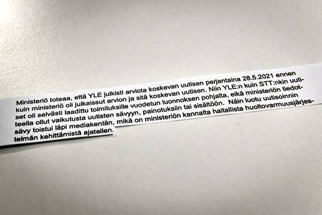 Työ- ja elinkeinoministeriö TEM:n papereita kuvattuna Helsingissä 17. joulukuuta 2021. TEM oli päättänyt hankkia riippumattoman arvioinnin alun perin kesällä 2020 sen jälkeen, kun huoltovarmuuskeskuksen epäonnistuneet maskihankinnat olivat johtaneet julkiseen jupakkaan ja HVK:n toimitusjohtajan eroon.