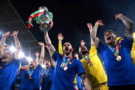 Kesällä jalkapallon EM-kultaa voittanut Italia on tiukan paikan edessä, jos se haluaa selviytyä ensi vuoden MM-kisoihin