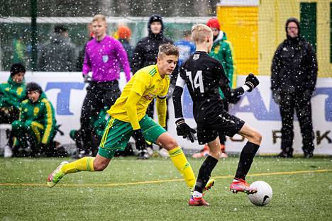 Kaupin urheilupuistossa ja Vuoreksen Ilves-kentällä pelaa pääsiäisenä satoja jalkapallojunioreita. Kuva Kai Pahlman -turnauksesta vuodelta 2021.